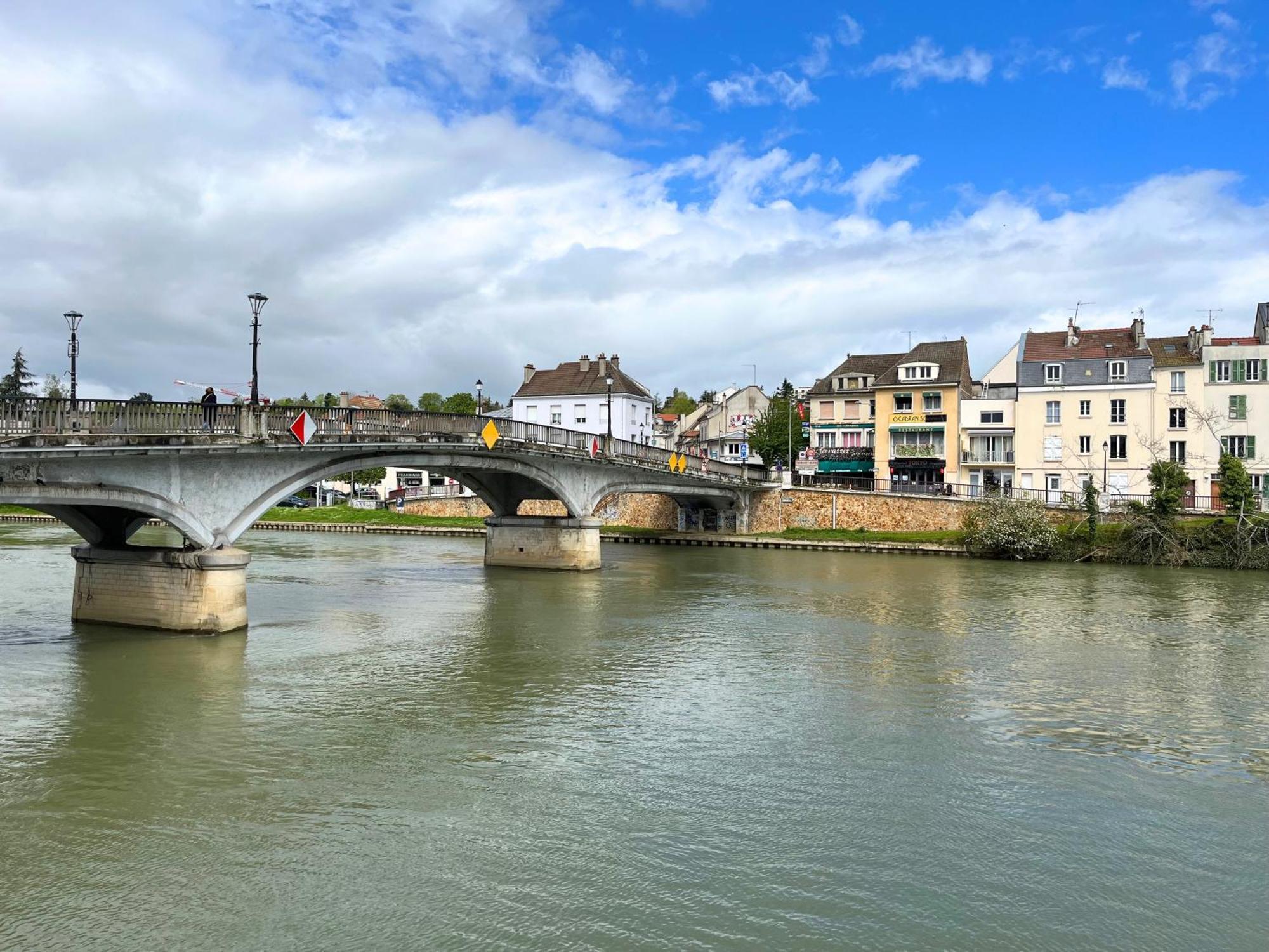 Sweethost - L'Amazone - T2 Proche Gare & Disneyland Lagny-sur-Marne Exterior photo